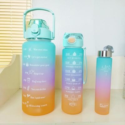 Купить Гуманизированный дизайн 550/750/1000ML портативная пластиковая бутылка с водой 1 литр Градиентный цвет индивидуальный спортзал Бутылки с водой без бисфенола и токсинов OEM ODM online manufacture